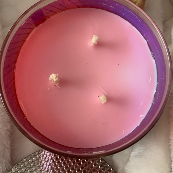 Bath & Body Works Strawberry Pound Cake - Picture 2 of 3